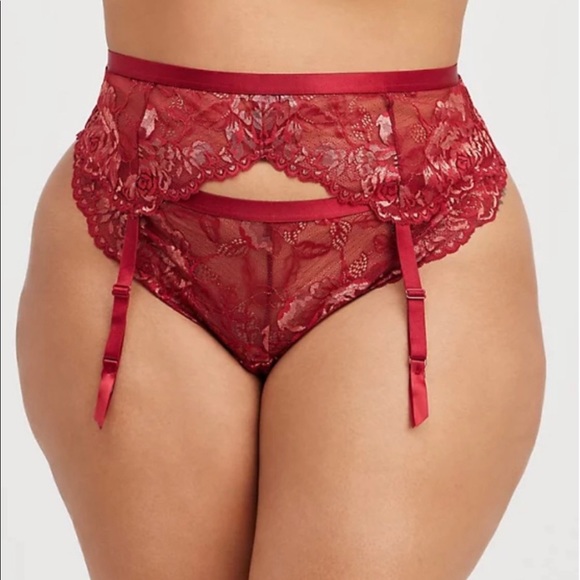 NWT TORRID GARTER - LACE RED & GOLD FIT SIZES 1X or 2X - Picture 3 of 7